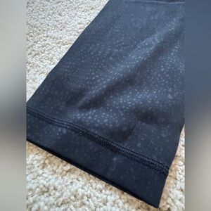 lululemon align crop 21' size 6 black emboss legging